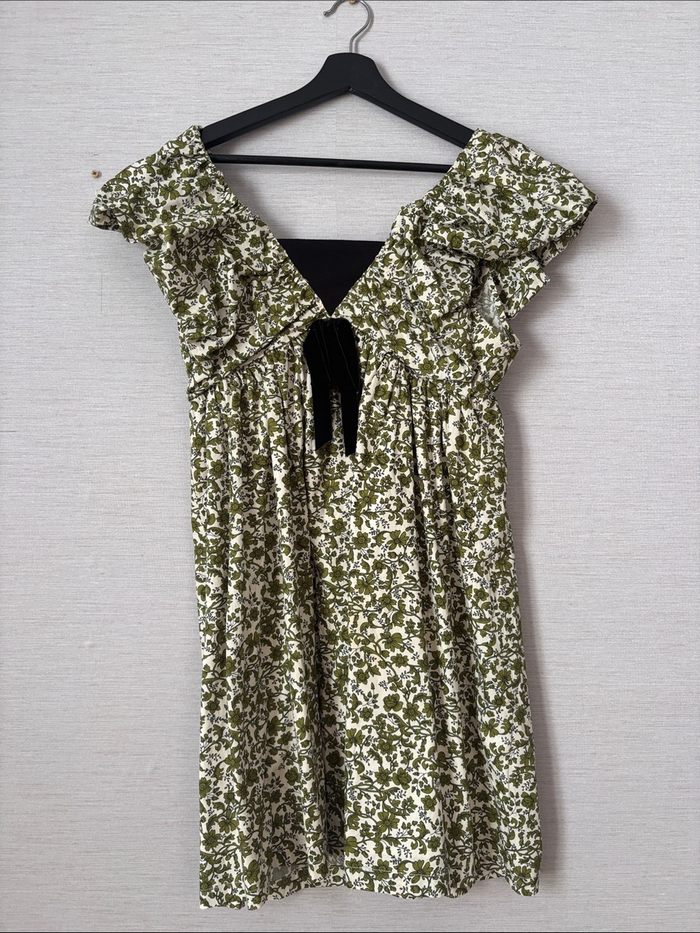 Green Floral Ruffle Mini Dress with V-Neck Tie